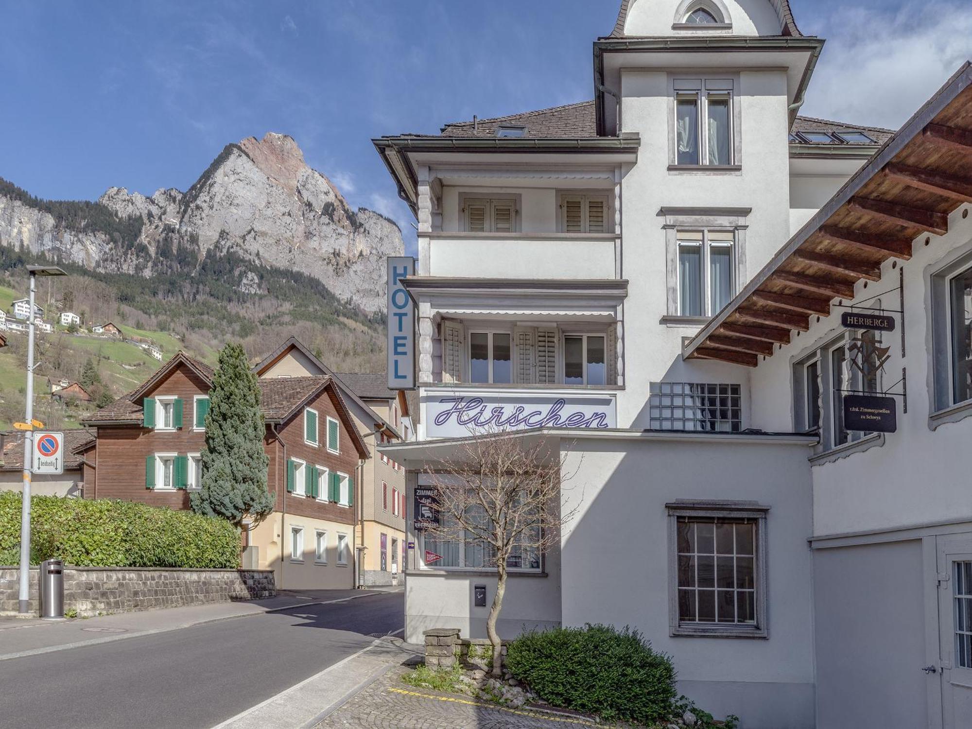Hirschen Backpacker-hotel & Pub * Schwyz
