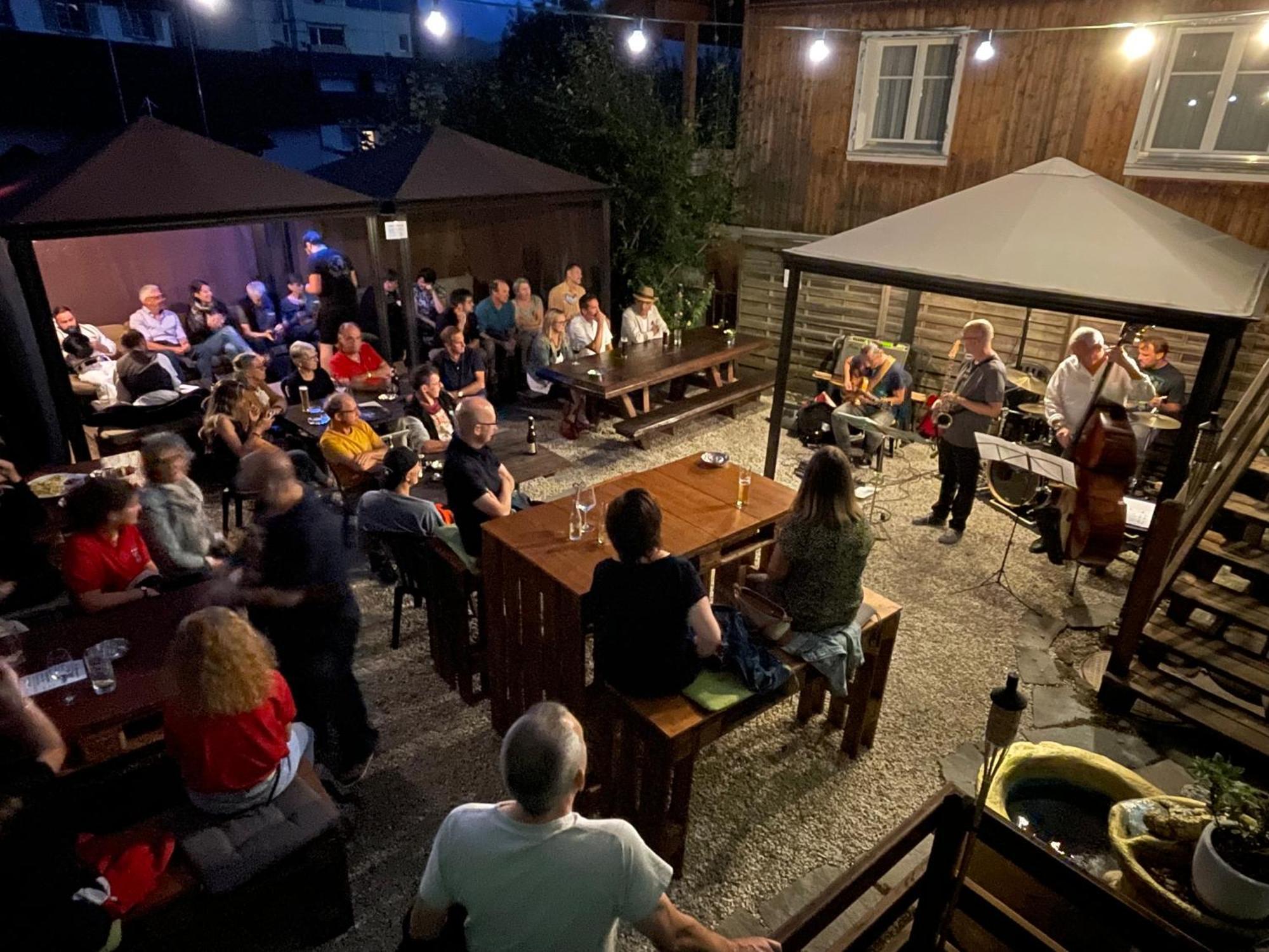 Hirschen Backpacker-hotel & Pub Ostello *