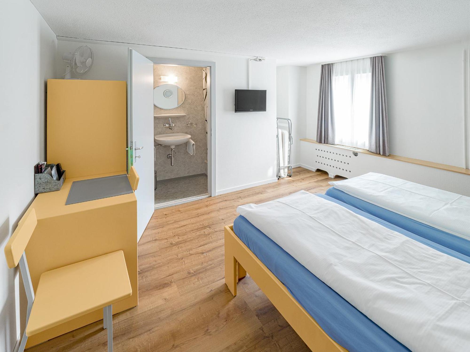 Hirschen Backpacker-hotel & Pub *