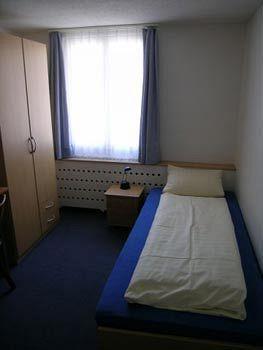 Hostal Hirschen Backpacker-hotel & Pub