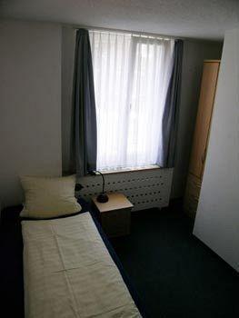 Hirschen Backpacker-hotel & Pub