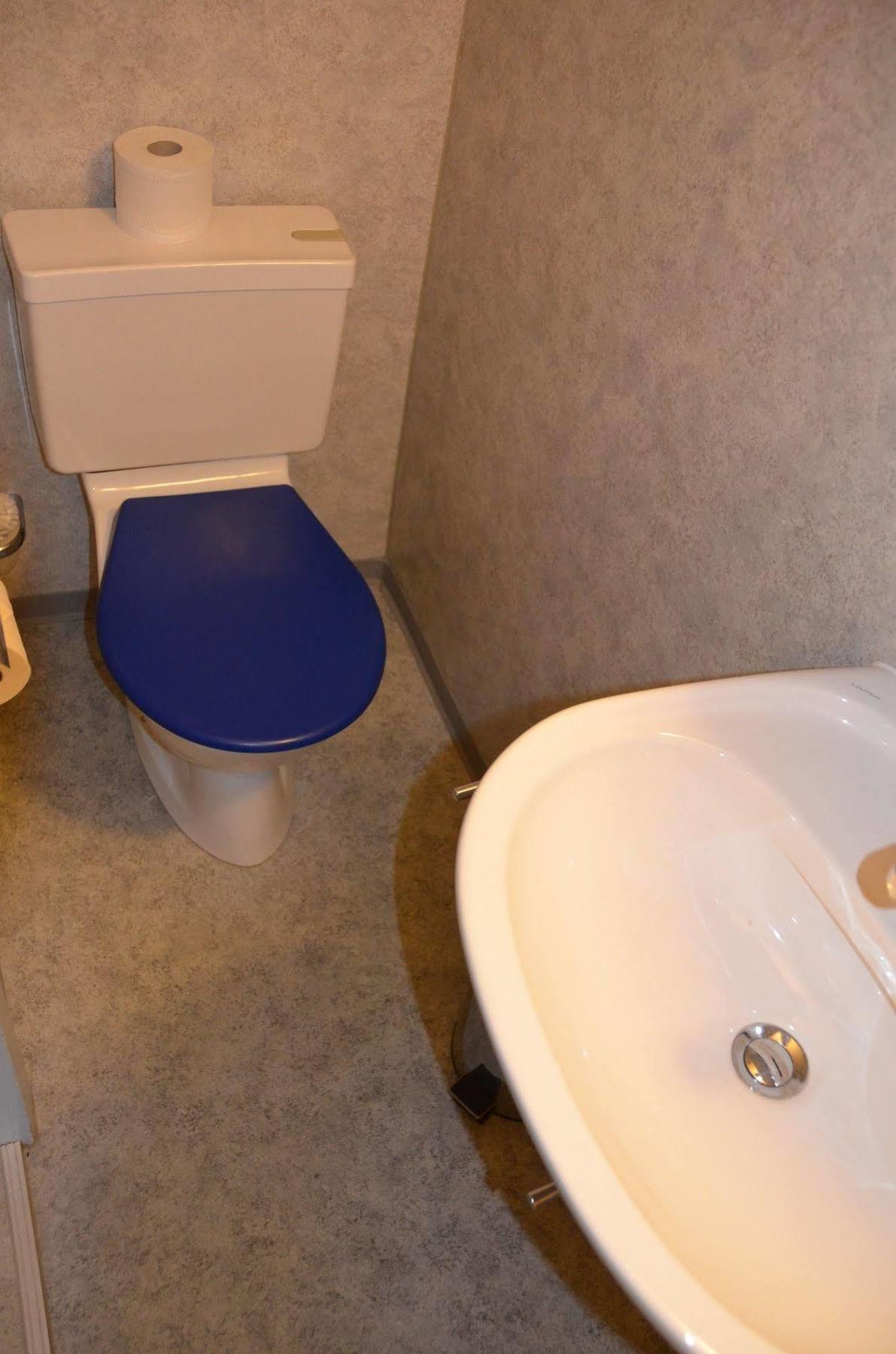 Hostal Hirschen Backpacker-hotel & Pub *