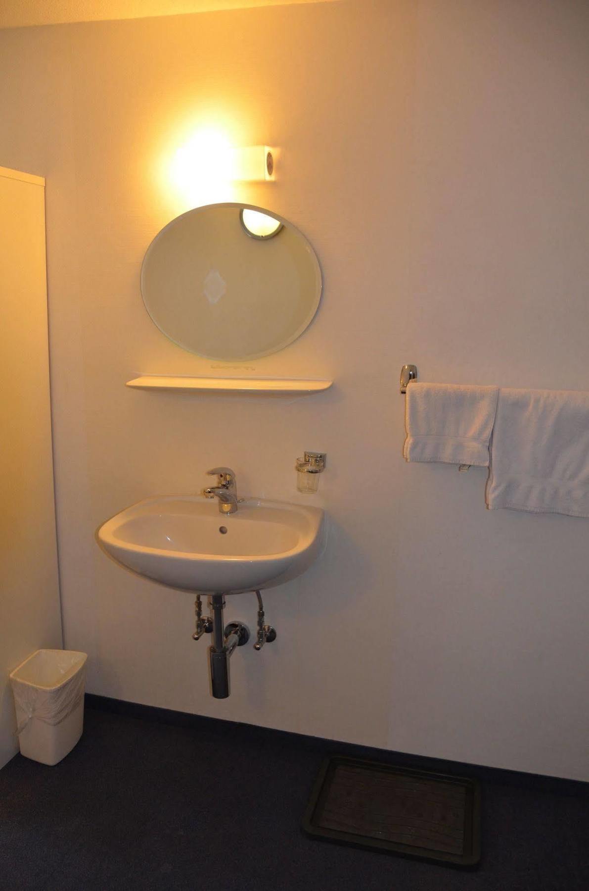 Hostal Hirschen Backpacker-hotel & Pub