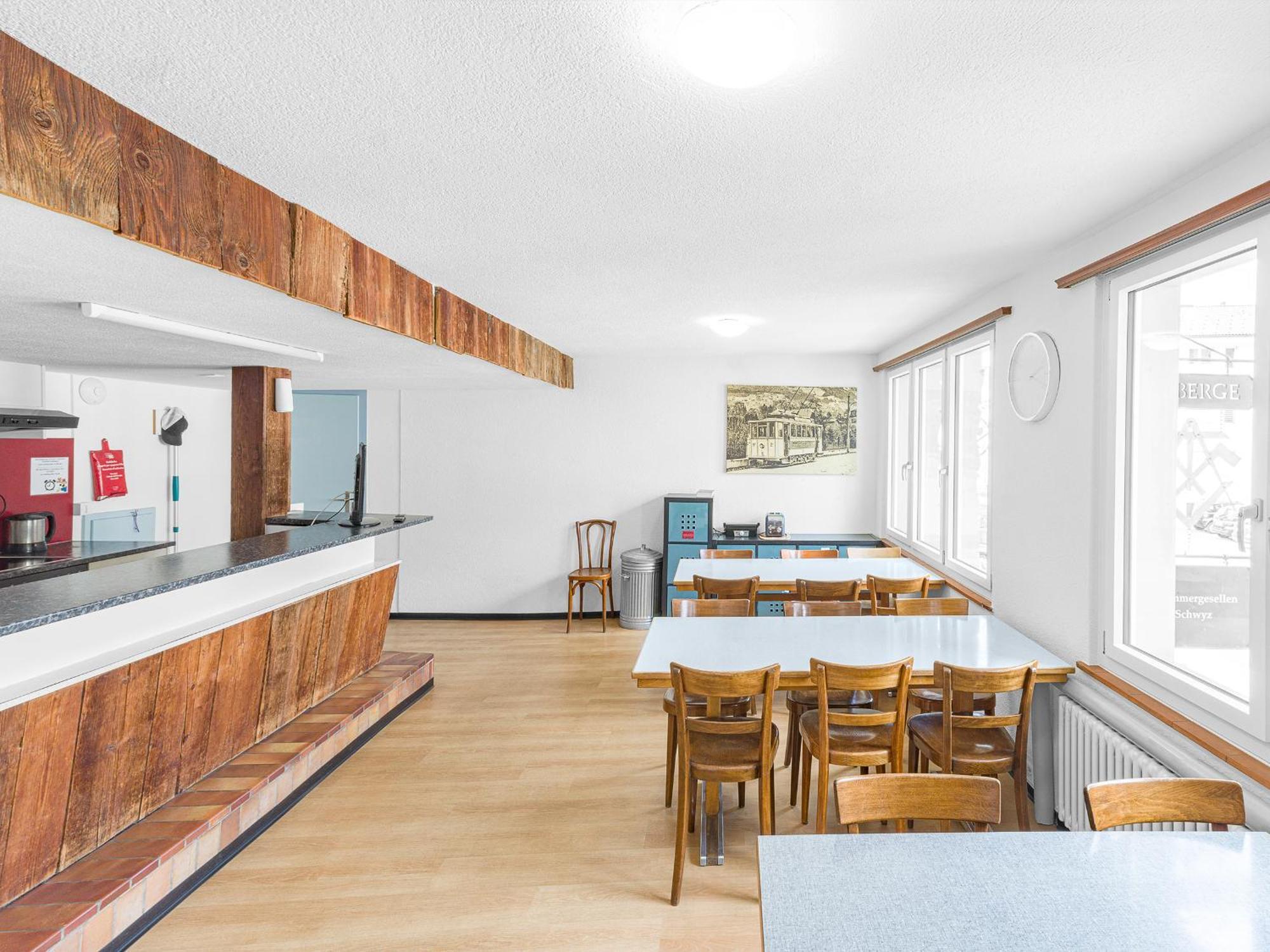 छात्रावास Hirschen Backpacker-Hotel & Pub Schwyz