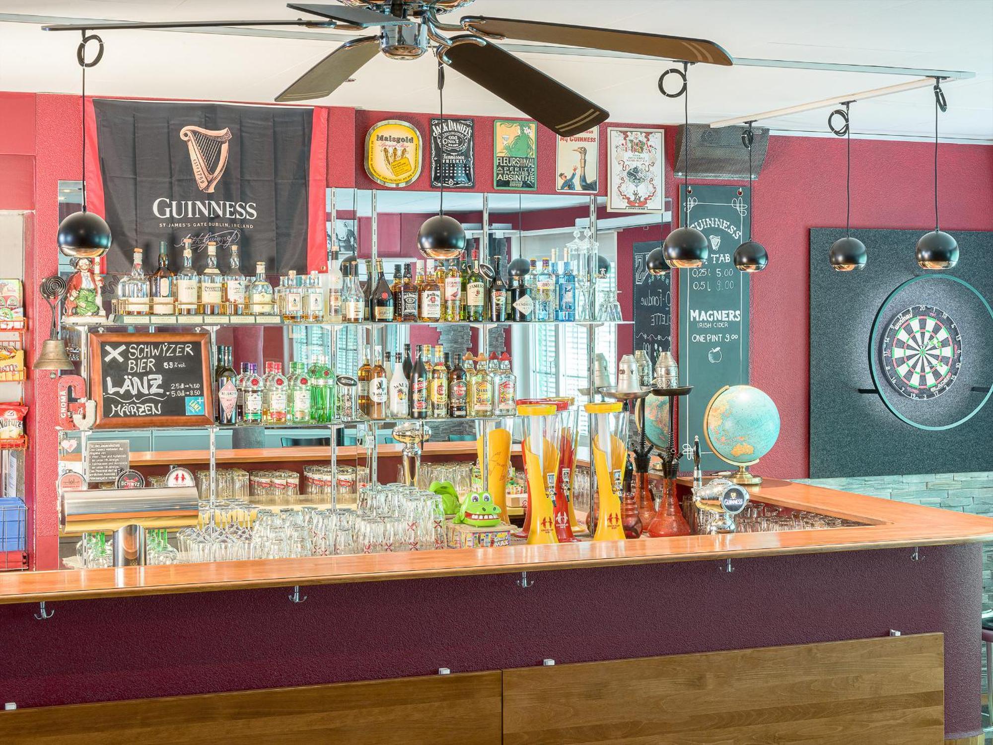 छात्रावास Hirschen Backpacker-Hotel & Pub