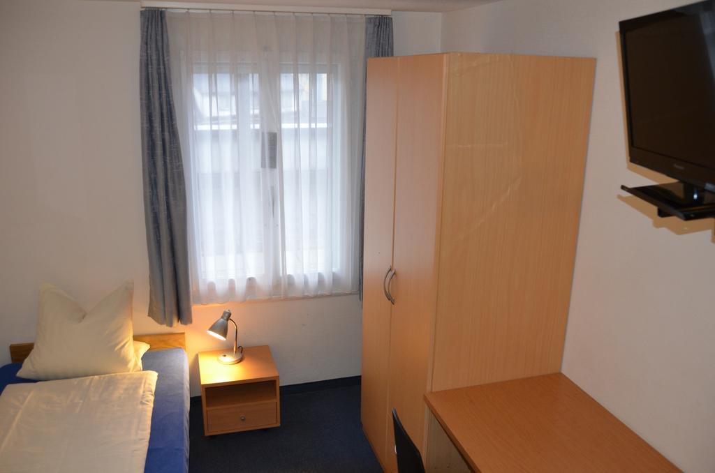 Hirschen Backpacker-Hotel & Pub