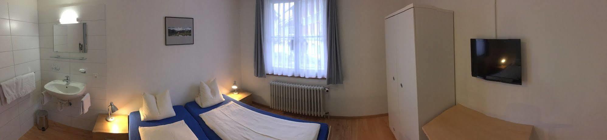 छात्रावास Hirschen Backpacker-Hotel & Pub *